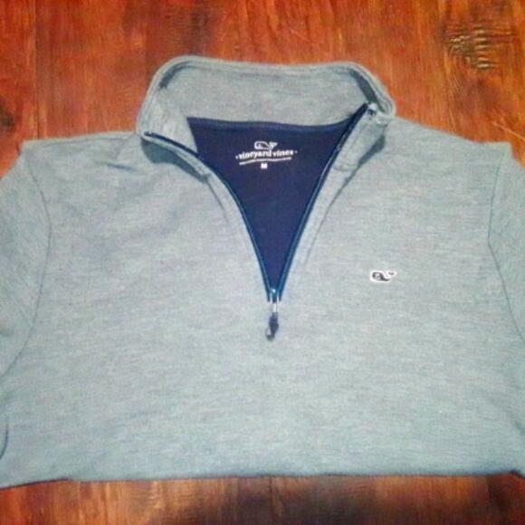Vineyard Vine pull over - Picture 2 of 2
